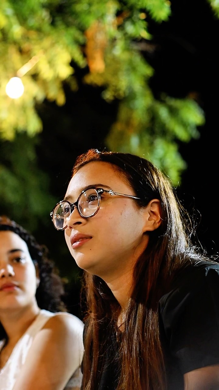 Jovens reunidos em uma igreja caseira da Missão Nordeste
